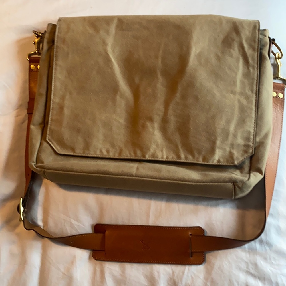 Ernest Alexander NY Tan Wax Messenger Bag